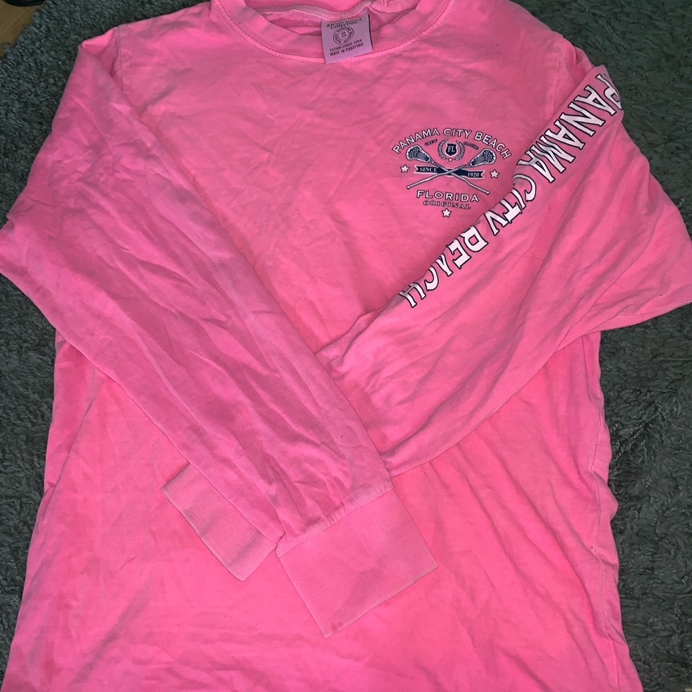 long sleeve shirt .